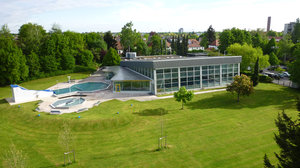 Gartenhallenbad mit Außenbecken